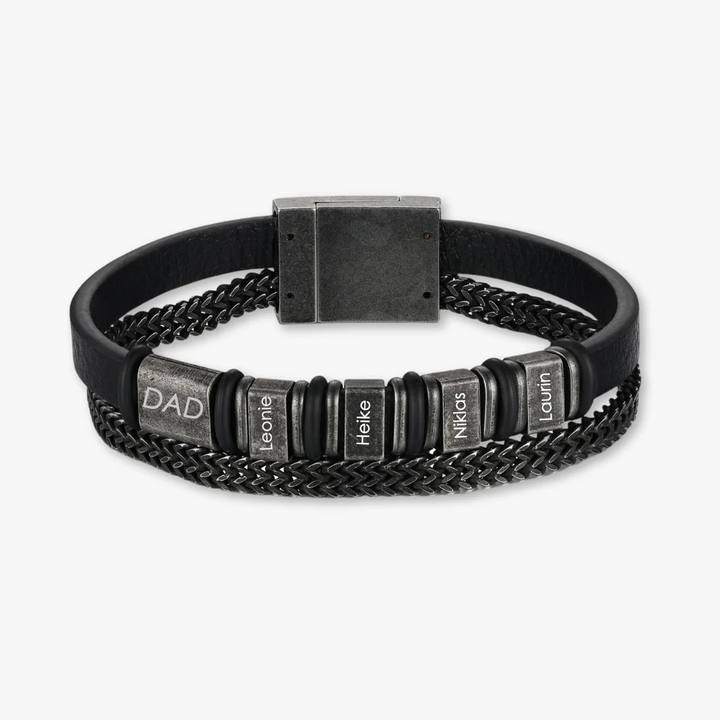 Personalized black leather bracelet with stainless steel chain and five engraved names "Dad", "Leonie", "Heike", "Niklas", "Laura"