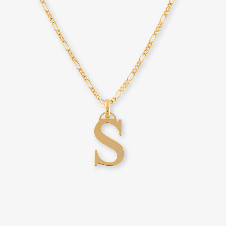 Gold Figaro Letter Necklace in 925 Sterling Silver with customizable letter S pendant, stylish personalized jewelry on Figaro chain.