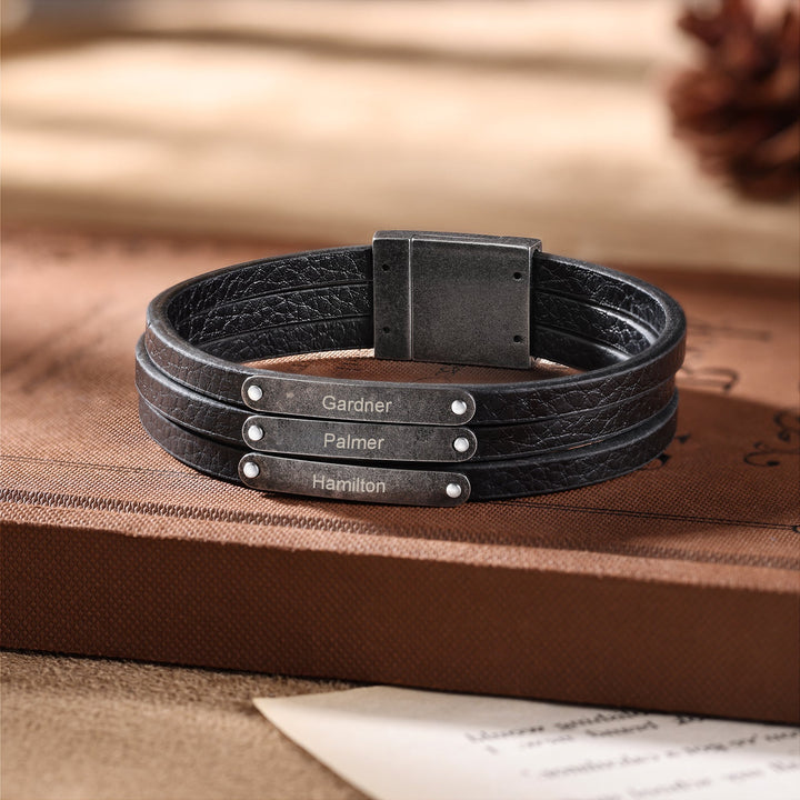 Customizable dark grey leather bracelet with three engravings - Herzschmuck