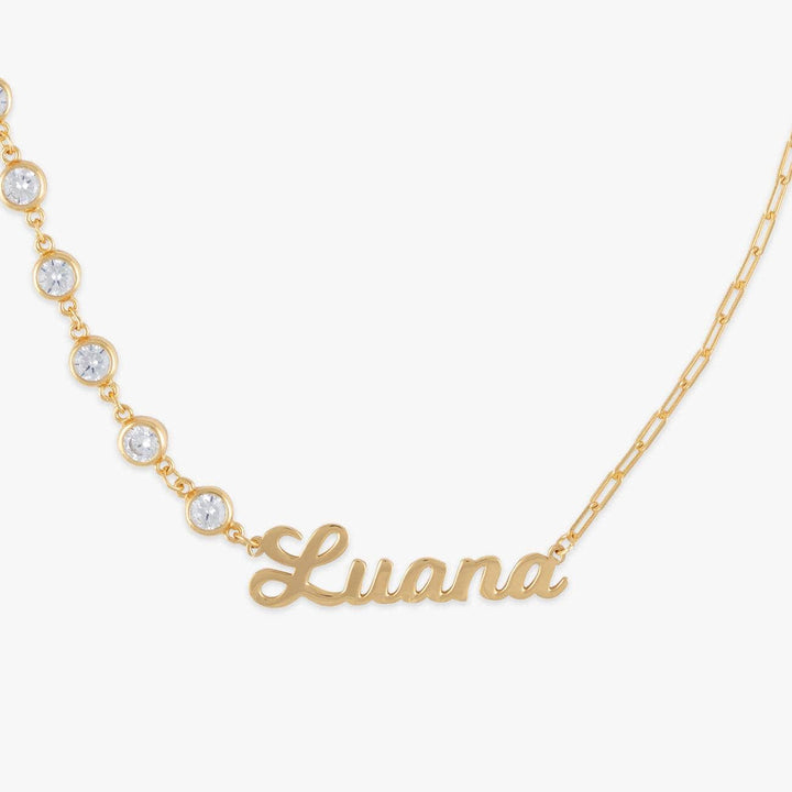 Cursive name necklace with zirconia detail in gold, personalized with the name "Luana".